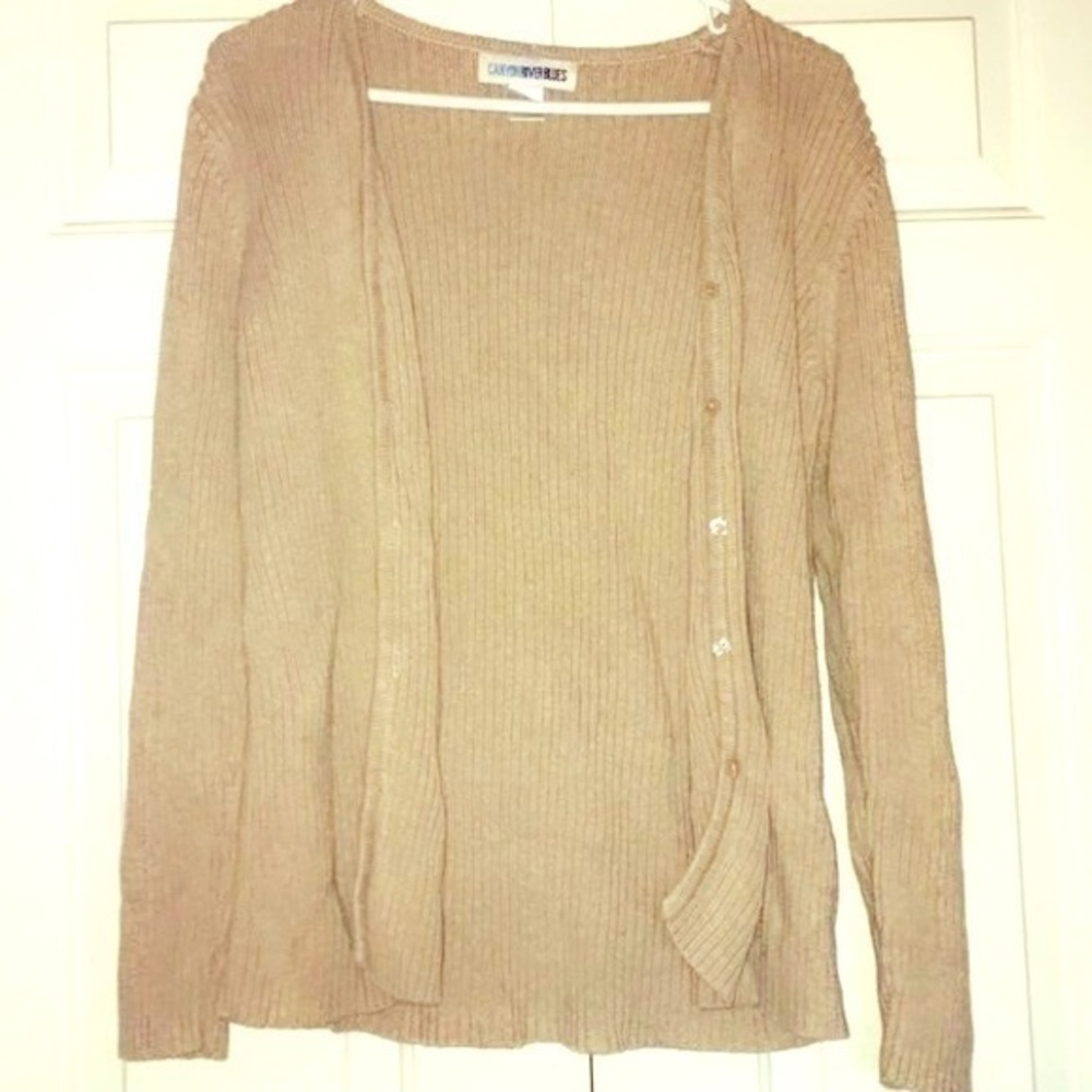 Tan sweater ❤️